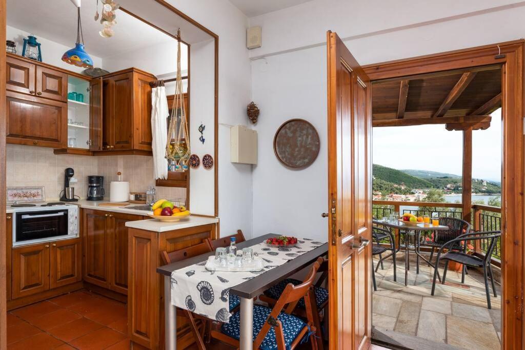 Seaside House With View Over Pagasitikos Афиссос Экстерьер фото